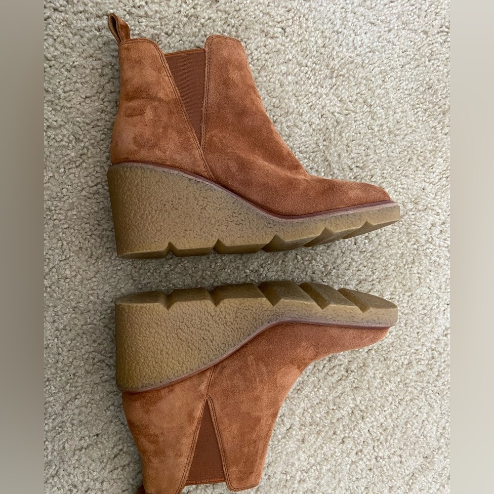 Like New Clarks Wedge Bootie - Clarkford Top - Picture 5 of 5